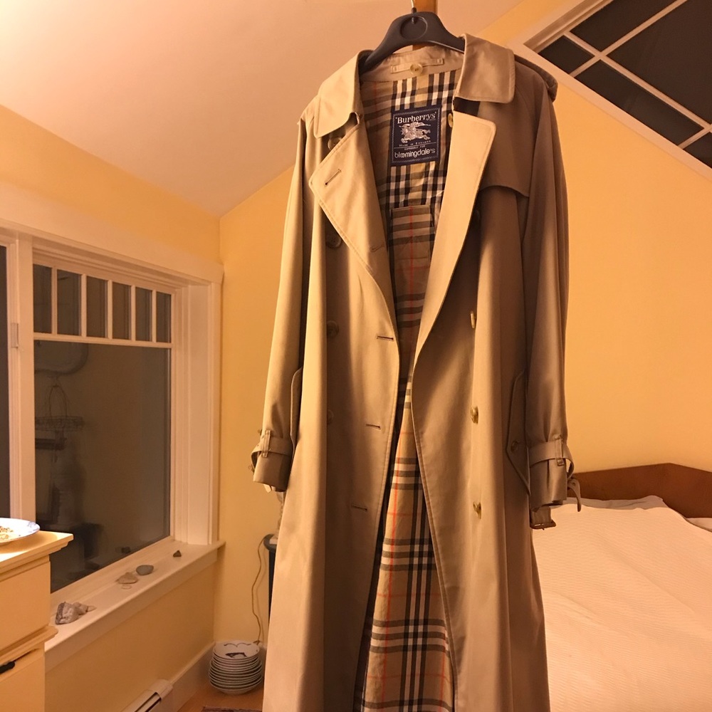Vintage women’s classic Burberry trench coat